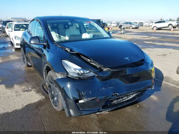 5YJYGAEE5MF234750 2021 TESLA MODEL Y - Image 1