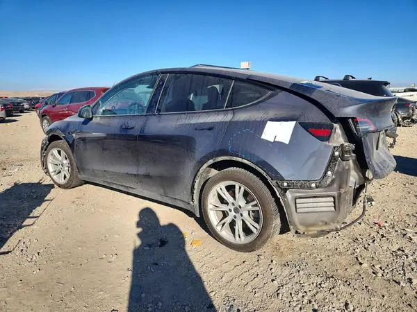 5YJYGAEE5MF235591 2021 TESLA MODEL Y - Image 2