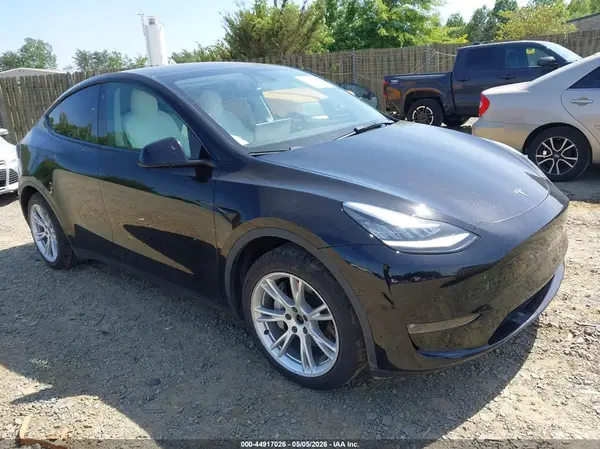 5YJYGAEE5MF284225 2021 TESLA MODEL Y - Image 1