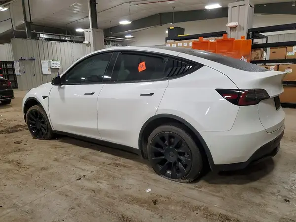 5YJYGAEE5MF285844 2021 TESLA MODEL Y - Image 2