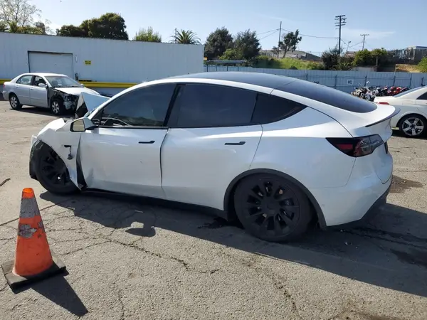 5YJYGAEE6MF143843 2021 TESLA MODEL Y - Image 2
