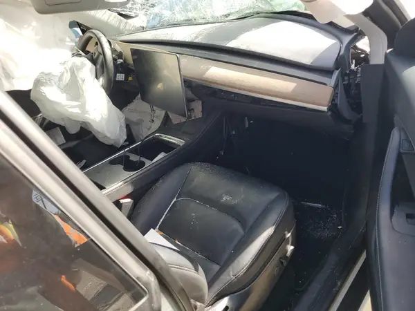 5YJYGAEE6MF143843 2021 TESLA MODEL Y - Image 8