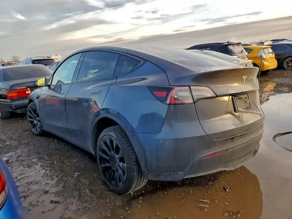 5YJYGAEE6MF144233 2021 TESLA MODEL Y - Image 2