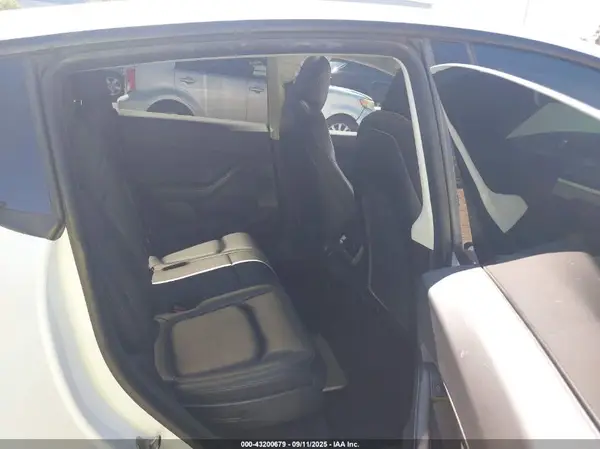 5YJYGAEE6MF149934 2021 TESLA MODEL Y - Image 8