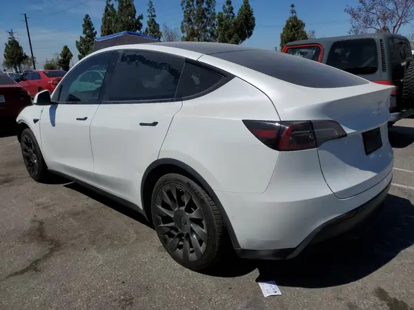 5YJYGAEE6MF180004 2021 TESLA MODEL Y - Image 2