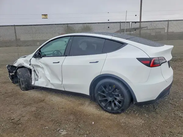 5YJYGAEE6MF185722 2021 TESLA MODEL Y - Image 2