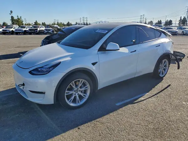 5YJYGAEE6MF196235 2021 TESLA MODEL Y - Image 1
