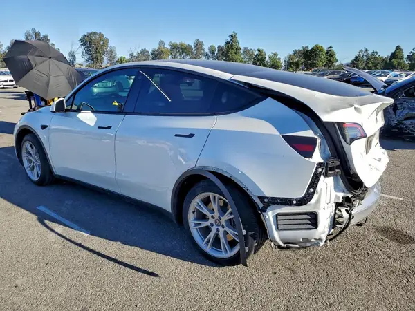 5YJYGAEE6MF196235 2021 TESLA MODEL Y - Image 2