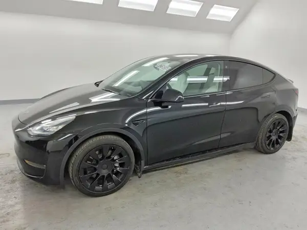 5YJYGAEE6MF201613 2021 TESLA MODEL Y - Image 1