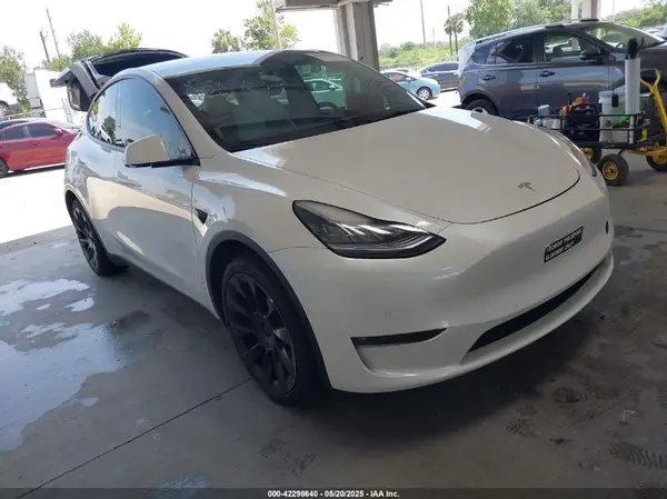 5YJYGAEE6MF202406 2021 TESLA MODEL Y - Image 1