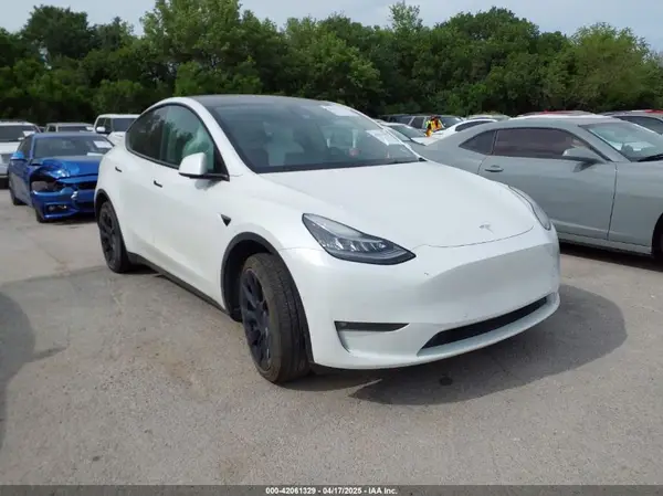 5YJYGAEE6MF212241 2021 TESLA MODEL Y - Image 1