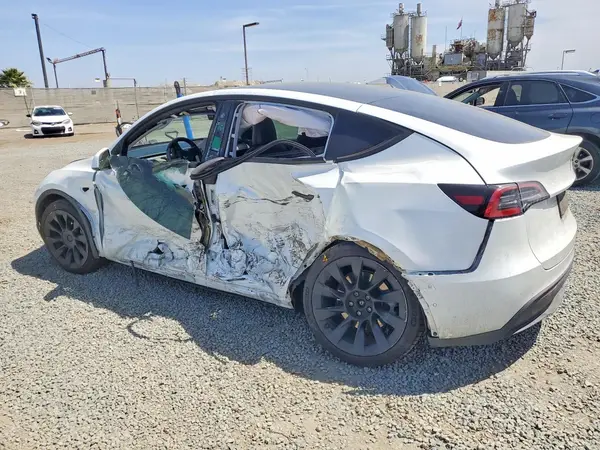 5YJYGAEE6MF223028 2021 TESLA MODEL Y - Image 2