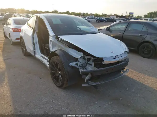 5YJYGAEE6MF255445 2021 TESLA MODEL Y - Image 1