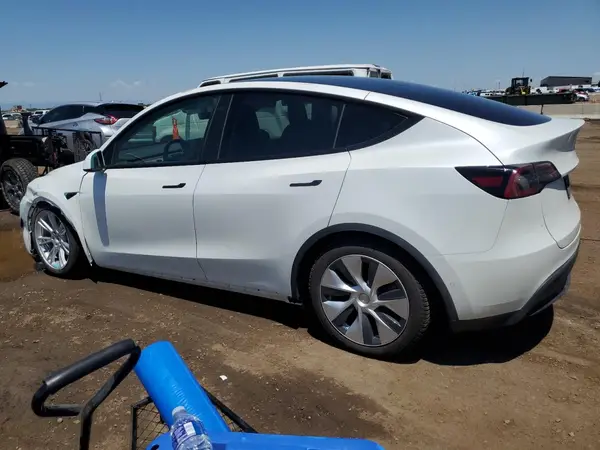 5YJYGAEE6MF262153 2021 TESLA MODEL Y - Image 2