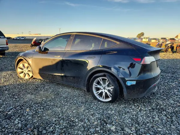 5YJYGAEE6MF271788 2021 TESLA MODEL Y - Image 2