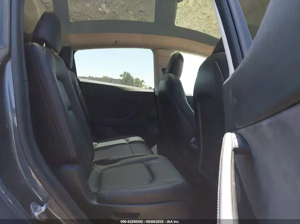 5YJYGAEE6MF275436 2021 TESLA MODEL Y - Image 8