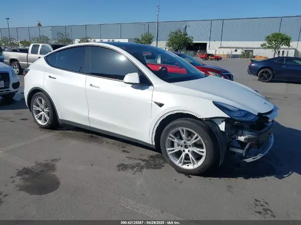 5YJYGAEE6MF281799 2021 TESLA MODEL Y - Image 1