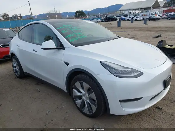 5YJYGAEE6MF284265 2021 TESLA MODEL Y - Image 1