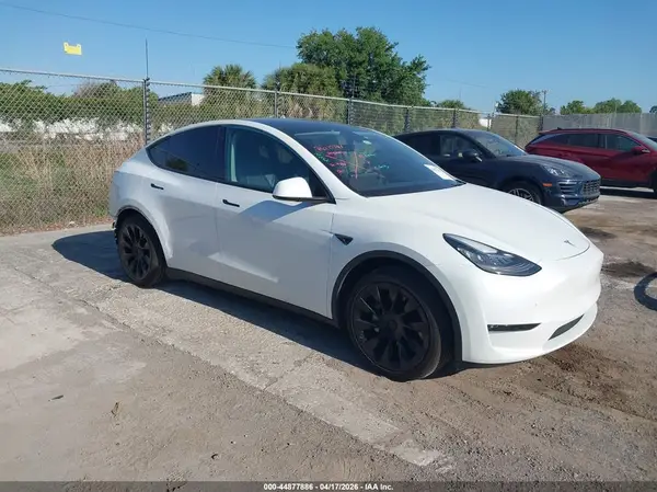 5YJYGAEE6MF284427 2021 TESLA MODEL Y - Image 1