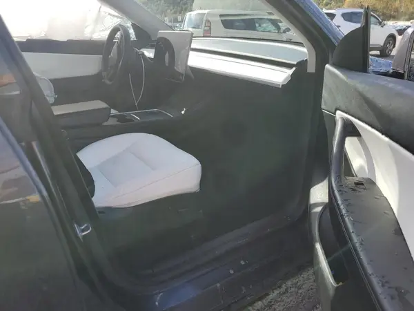 5YJYGAEE6MF299915 2021 TESLA MODEL Y - Image 8
