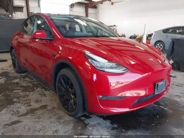 5YJYGAEE7MF125853 2021 TESLA MODEL Y - Image 1