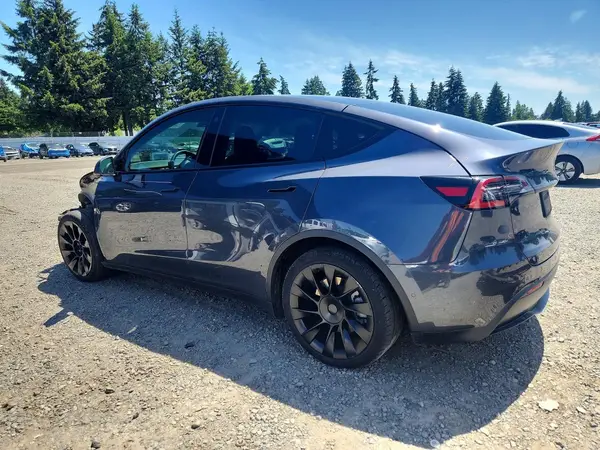 5YJYGAEE7MF136626 2021 TESLA MODEL Y - Image 2