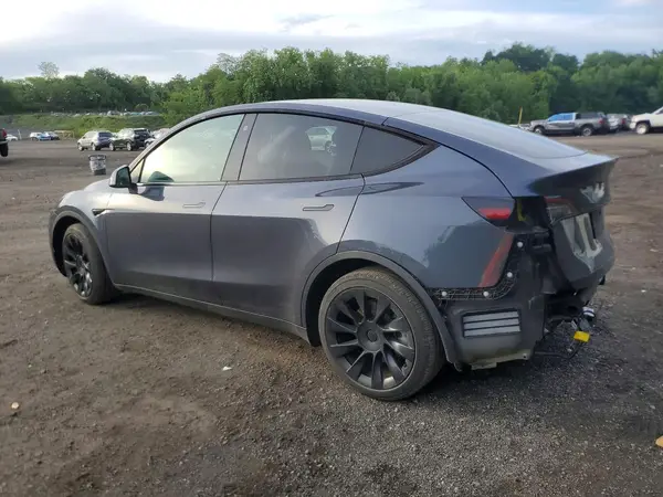 5YJYGAEE7MF136724 2021 TESLA MODEL Y - Image 2