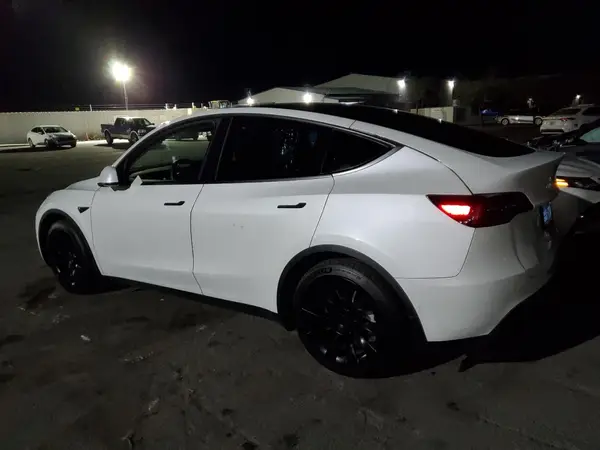 5YJYGAEE7MF158805 2021 TESLA MODEL Y - Image 2