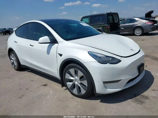 5YJYGAEE7MF179038 2021 TESLA MODEL Y - Image 1