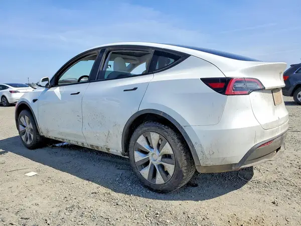 5YJYGAEE7MF211356 2021 TESLA MODEL Y - Image 2