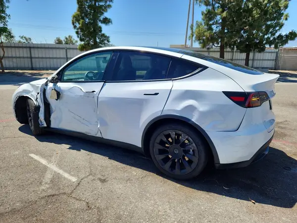 5YJYGAEE7MF273940 2021 TESLA MODEL Y - Image 2