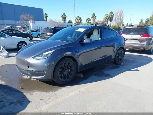 5YJYGAEE7MF294464 2021 TESLA MODEL Y - Image 2