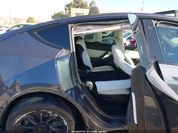 5YJYGAEE7MF294464 2021 TESLA MODEL Y - Image 8