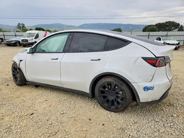 5YJYGAEE7MF300702 2021 TESLA MODEL Y - Image 2