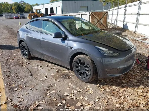 5YJYGAEE8MF144119 2021 TESLA MODEL Y - Image 1
