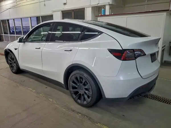 5YJYGAEE8MF159753 2021 TESLA MODEL Y - Image 2
