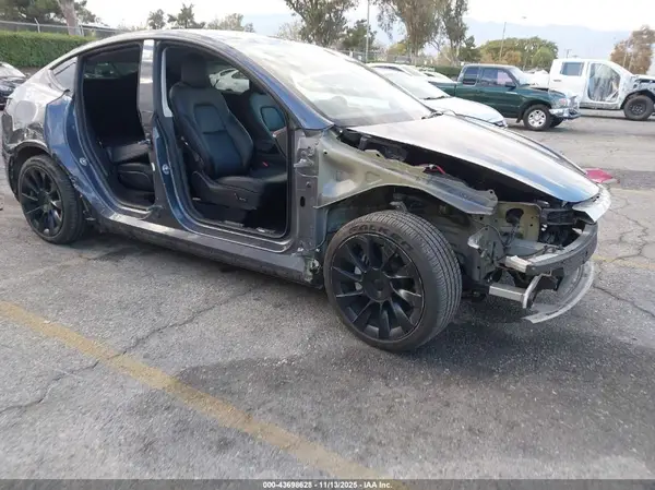 5YJYGAEE8MF192669 2021 TESLA MODEL Y - Image 1