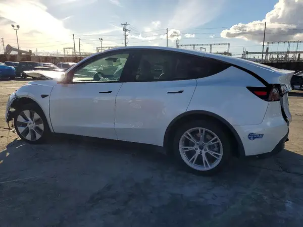 5YJYGAEE8MF212709 2021 TESLA MODEL Y - Image 2