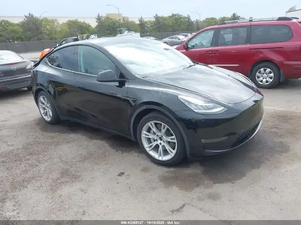 5YJYGAEE8MF218784 2021 TESLA MODEL Y - Image 1