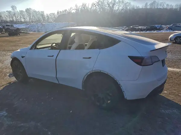 5YJYGAEE8MF252210 2021 TESLA MODEL Y - Image 2