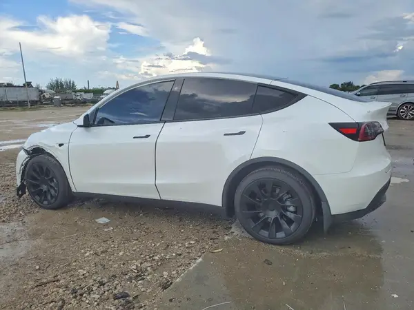 5YJYGAEE8MF284221 2021 TESLA MODEL Y - Image 2