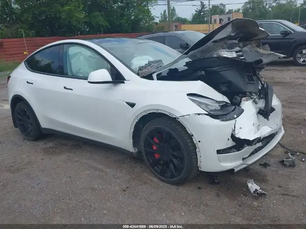 5YJYGAEE9MF117429 2021 TESLA MODEL Y - Image 1