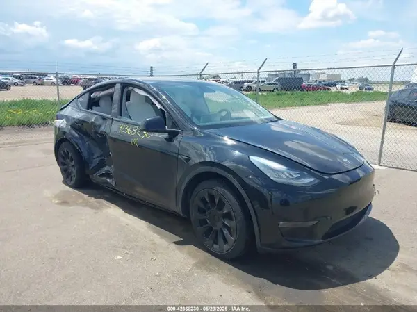 5YJYGAEE9MF197671 2021 TESLA MODEL Y - Image 1