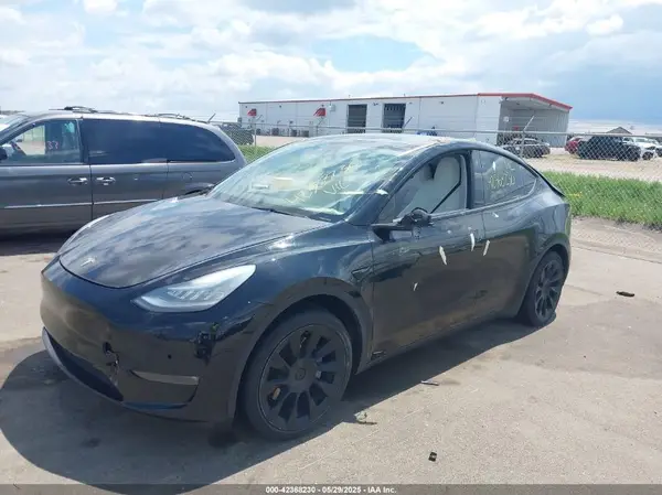 5YJYGAEE9MF197671 2021 TESLA MODEL Y - Image 2