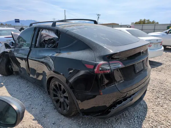 5YJYGAEE9MF207664 2021 TESLA MODEL Y - Image 2