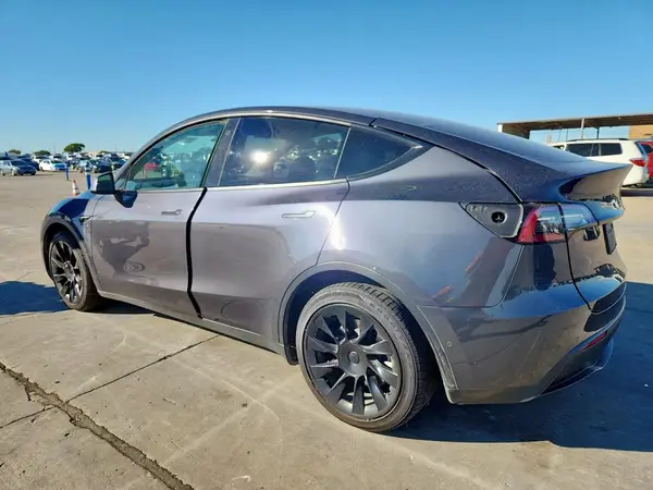 5YJYGAEE9MF207809 2021 TESLA MODEL Y - Image 2