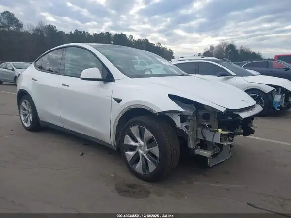 5YJYGAEE9MF255004 2021 TESLA MODEL Y - Image 1