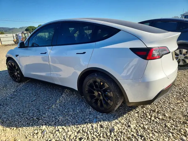 5YJYGAEEXMF157566 2021 TESLA MODEL Y - Image 2