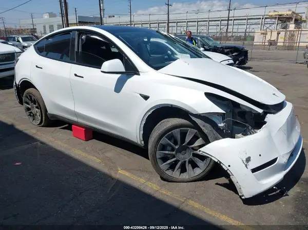 5YJYGAEEXMF158832 2021 TESLA MODEL Y - Image 1