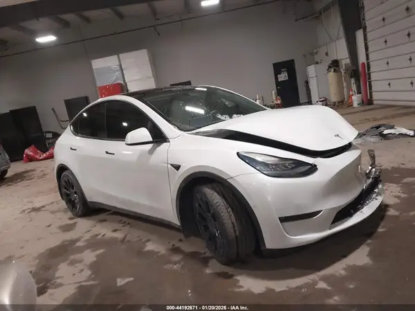 5YJYGAEEXMF186940 2021 TESLA MODEL Y - Image 1
